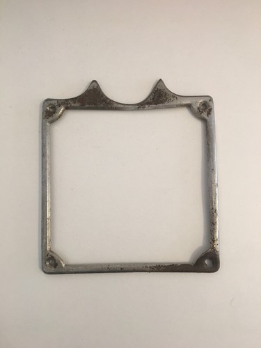 Cornice particolare targa - particolare,