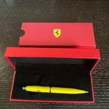 Penna a sfera gialla Ferrari con logo e scatola nuova