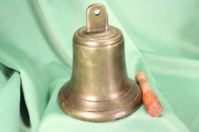 Campana grande de bronce con badajo original. Con cadena. Large bronze bell