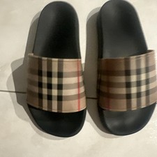 Scivoli piscina Burberry