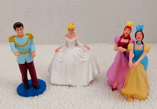 Figurine cake topper - cake,