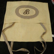 No.17/ Cushion Initials B