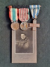 militaria WW1 MEDAGLIERE 3 Medaglie Croce Merito, Bronzo Nemico, Unità Italia