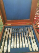 Antico servizio di posate manici in madreperla scatola originale punzoni