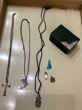 set di collane e ciondoli -