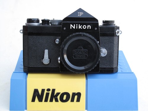 Nikon nera con prisma - con,