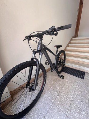 Cube mountain bike grigia con - cube,