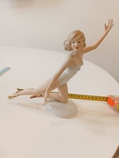 Statuetta in porcellana