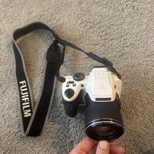 Fujifilm FinePix S8200 16