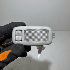 Luce cortesia specchietto