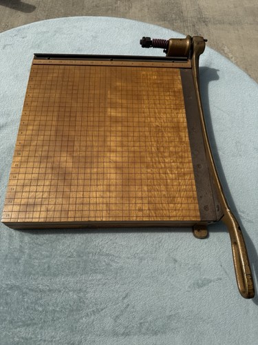 Tagliacarte ghigliottina - tagliacarte, a