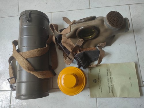 Maschera antigas militare