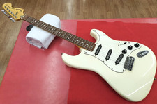 Fender Japan ST72-85SC Scallop Stratocaster Chitarra Vintage Bianca Grande Haed