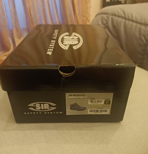 Nuove scarpe - nuove,