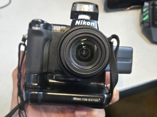 Nikon coolpix 5700 digital - nikon,