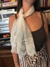 Stola in tulle con pizzo