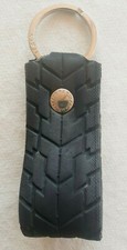 Porte clé noir en pneu