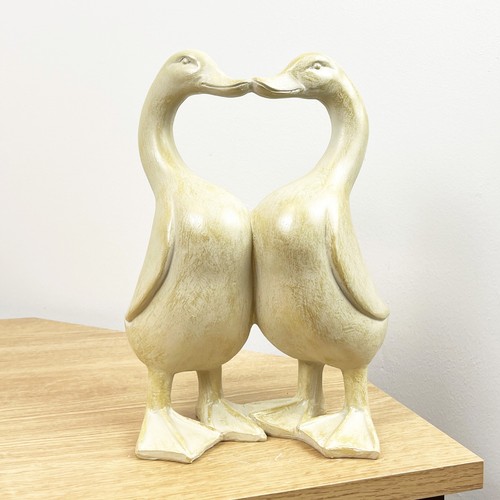 Statua anatre baciare