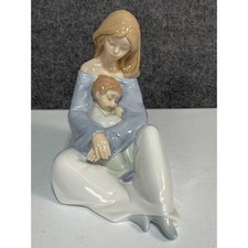 Lladró Nao Porcelain Figurine