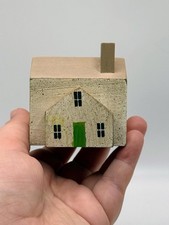 Casa in miniatura in legno
