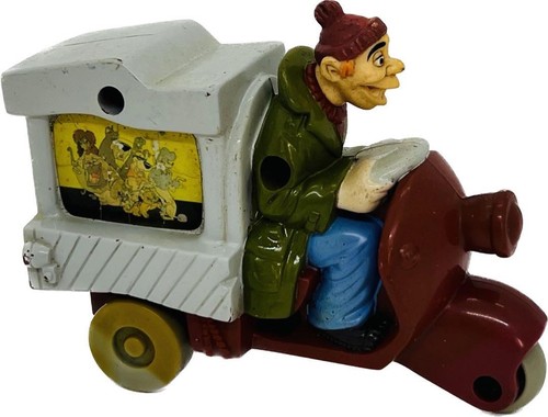 Scooter mcdonald disney - scooter, mcdonald's