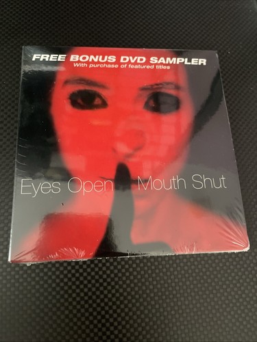 Eyes open mouth shut - eyes,