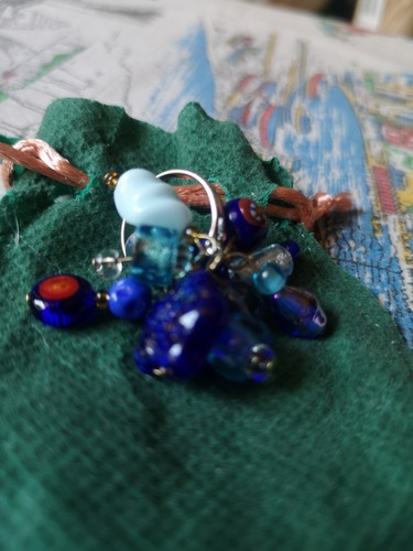 Anello con pendenti - in, vetro