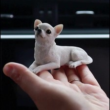 Statua Chihuahua realistica per giardino rifinita a mano con occhi realistici