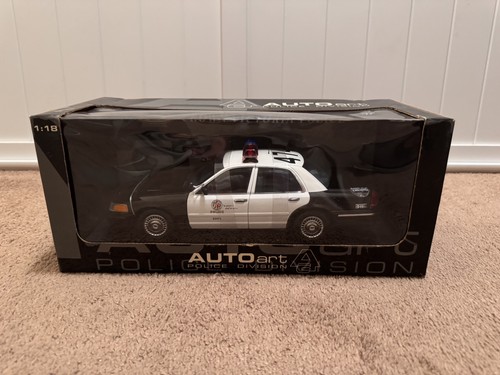 Autoart ford crown victoria - autoart,