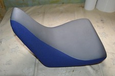 Sella bassa Suzuki V Strom 1050 blu e argento 45100-06L60-CGL