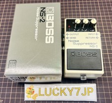 BOSS NS-2 con scatola pedale