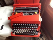 macchina da scrivere olivetti valentine