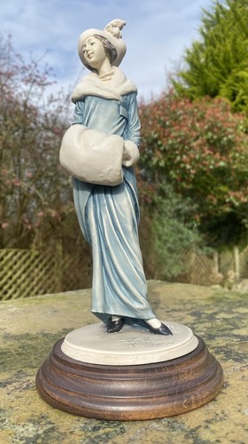 Capodimonte lady figurine - capodimonte,