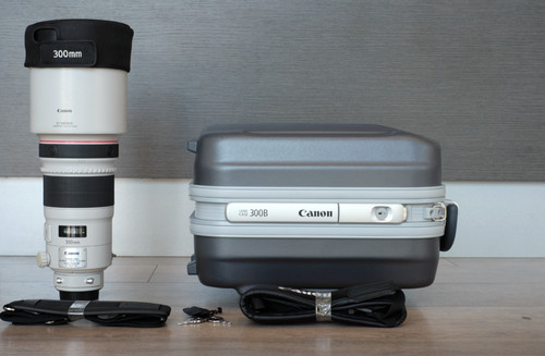 Canon 300mm is - 2.8,