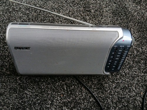 Sony portable radio - icf, 704l
