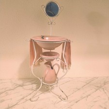 Piccola toilette porta catino