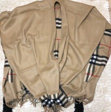 Poncho Burberry London England