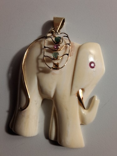 Ciondolo elefante materiale