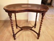 Tavolino a fagiolo francese seconda metà del 1800 in noce e paglia di vienna .