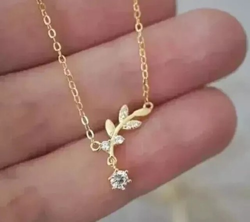 Ciondolo foglia moissanite