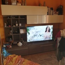 Mobile Porta Tv Con Antine Superiori apribili con un dito 