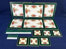 TOVAGLIETTE ROYAL ALBERT OLD COUNTRY ROSES CON SUPPORTO IN SUGHERO X 6 E SOTTOBICCHIERI x 6 - SCATOLA