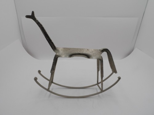 Figura brutalista cavallo - , a