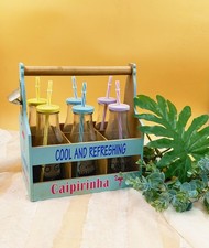 Set di bottiglie/brocche con cassetta in legno