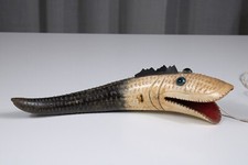 Rara lampada a forma di pesce, realizzata a mano in corno di mucca. Anni 50 MCM