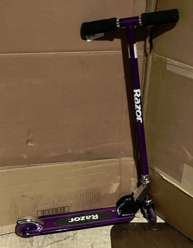 Razor scooter new - razor, box