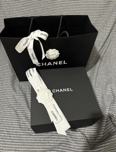 100 authentic chanel - gift, box
