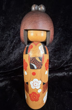 Bambola Kokeshi vintage artista firmata Giappone fatta a mano floreale legno 9,5"