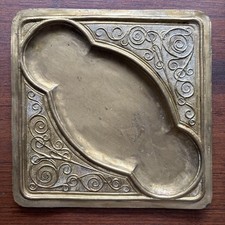 Vassoio in ottone lavorato a