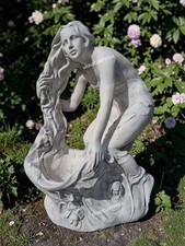 Statua venere bagnante con - bagnante,